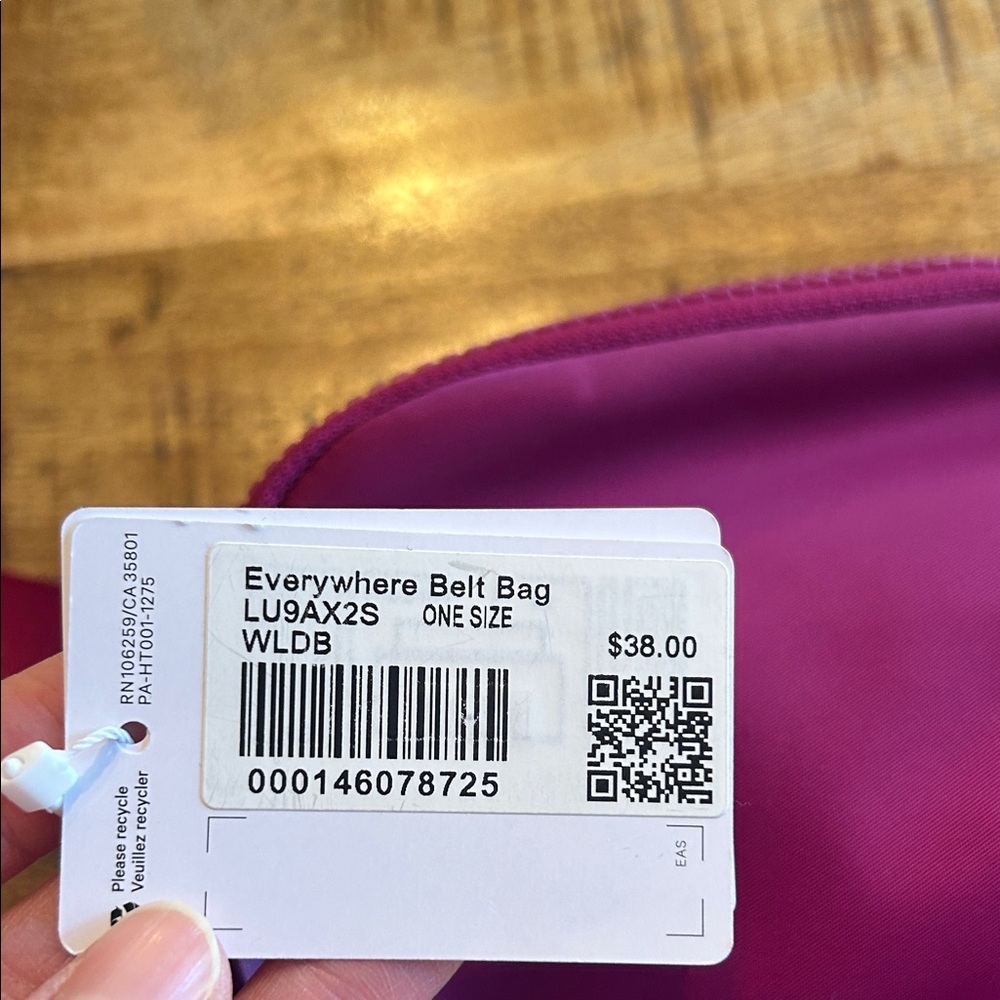 Lululemon Everywhere Belt Bag 1L Wild Berry - Picture 5 of 9